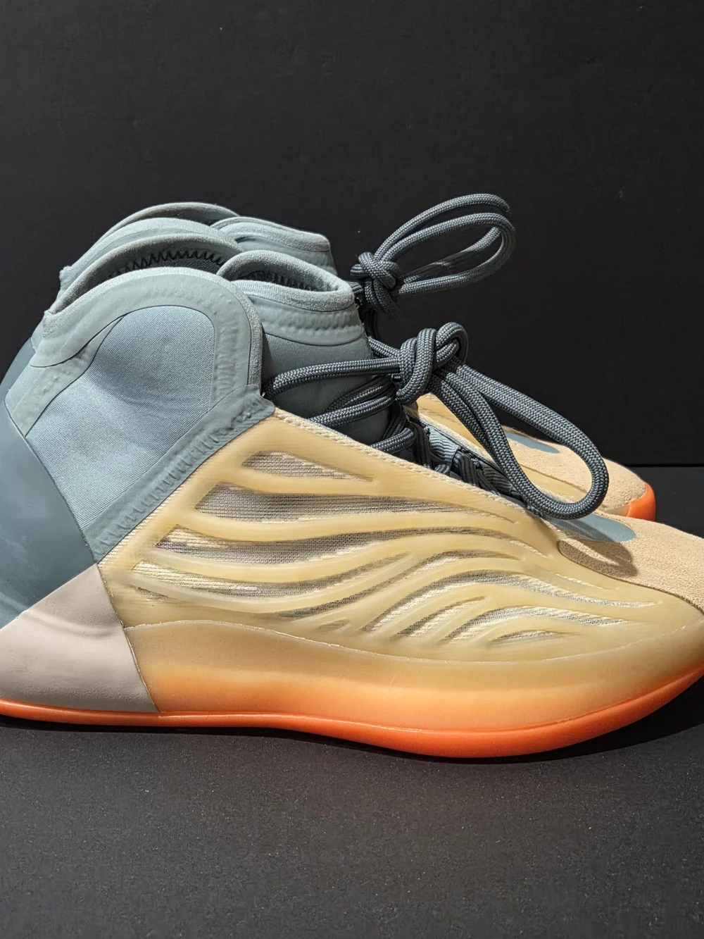 Adidas Yeezy QNTM Hi-Res Coral Size 6 Men / 7.5 Women HP6595